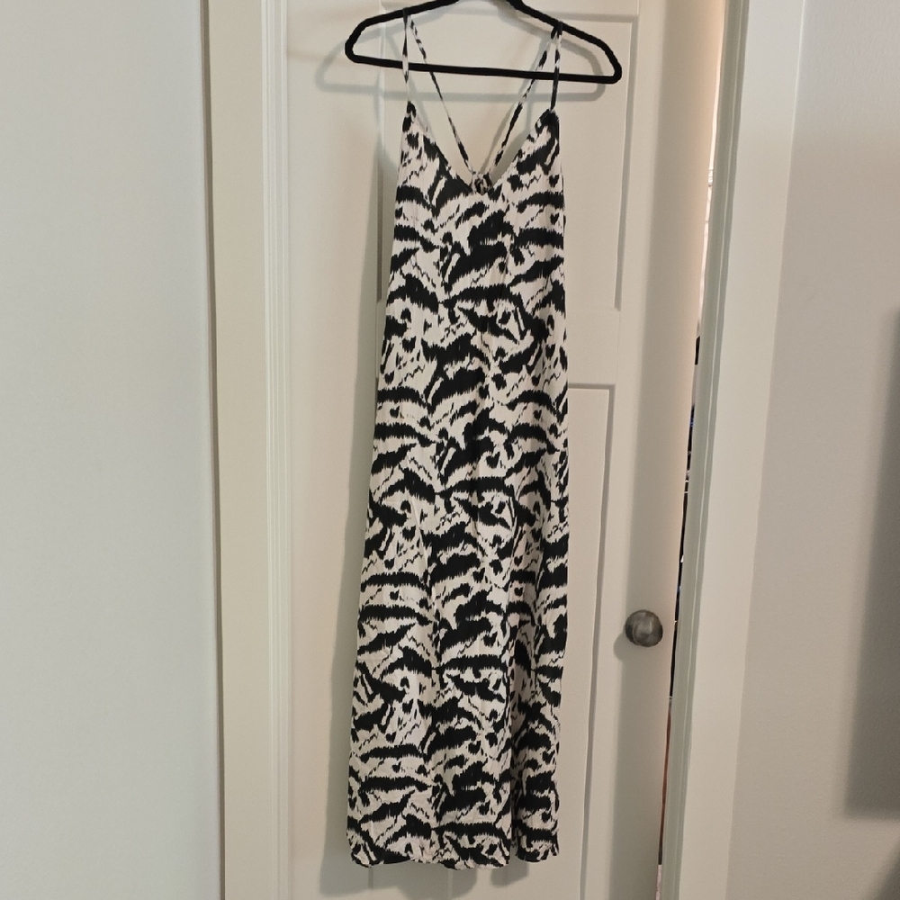 Old Navy Black and White Patterned Maxi Dress